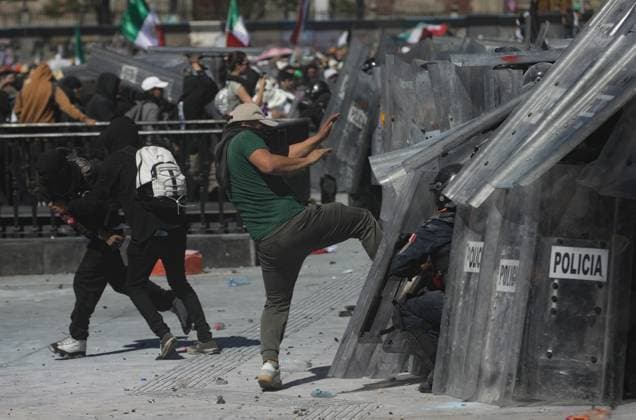 A person confronts riot police during the Ã¢â‚¬ËœGen ZÃ¢â‚¬â ¢ demonstration at main square Zocalo against the Mexican government following the murder of Uruapan Mayor Carlos Manzola, while Mexico s President, Claudia Sheinbaum, has questioned the legitimacy of the movement in recent days . on November 15, 2025 in Mexico City, Mexico. Mexico City Mexico - ZUMAe321 20251115_zia_e321_048 Copyright: xIanxRoblesx