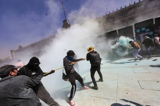 People taking part during Ã¢â‚¬ËœGen ZÃ¢â‚¬â ¢ demonstration at main square Zocalo against the Mexican government following the murder of Uruapan Mayor Carlos Manzola, while Mexico s President, Claudia Sheinbaum, has questioned the legitimacy of the movement in recent days . on November 15, 2025 in Mexico City, Mexico. Mexico City Mexico - ZUMAe321 20251115_zia_e321_065 Copyright: xIanxRoblesx