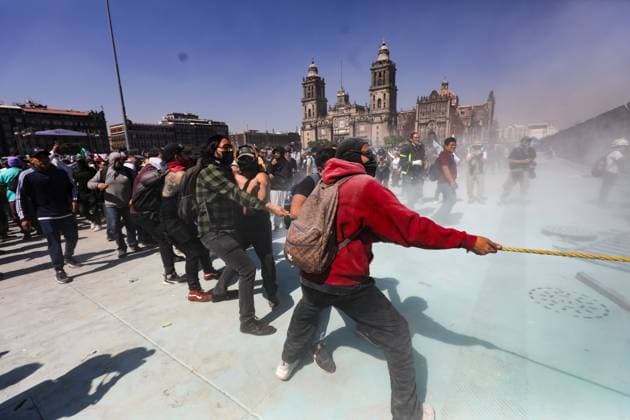 People taking part during Ã¢â‚¬ËœGen ZÃ¢â‚¬â ¢ demonstration at main square Zocalo against the Mexican government following the murder of Uruapan Mayor Carlos Manzola, while Mexico s President, Claudia Sheinbaum, has questioned the legitimacy of the movement in recent days . on November 15, 2025 in Mexico City, Mexico. Mexico City Mexico - ZUMAe321 20251115_zia_e321_066 Copyright: xIanxRoblesx