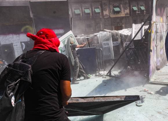 People riot during the Ã¢â‚¬ËœGen ZÃ¢â‚¬â ¢ demonstration at main square Zocalo against the Mexican government following the murder of Uruapan Mayor Carlos Manzola, while Mexico s President, Claudia Sheinbaum, has questioned the legitimacy of the movement in recent days . on November 15, 2025 in Mexico City, Mexico. Mexico City Mexico - ZUMAe321 20251115_zia_e321_070 Copyright: xIanxRoblesx