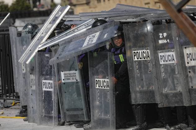 Police guard National Palace during the Ã¢â‚¬ËœGen ZÃ¢â‚¬â ¢ demonstration at main square Zocalo against the Mexican government following the murder of Uruapan Mayor Carlos Manzola, while Mexico s President, Claudia Sheinbaum, has questioned the legitimacy of the movement in recent days . on November 15, 2025 in Mexico City, Mexico. Mexico City Mexico - ZUMAe321 20251115_zia_e321_085 Copyright: xIanxRoblesx