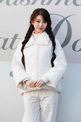 K-pop Star Jang Won-young Poses at Brand Event in Seoul K-pop girl group IVE member Jang Won-young poses during a clothing company event in Seoul, South Korea on November 16, 2025. Seoul South Korea  Copyright: xMatrixxImages JungxUi-Chelx