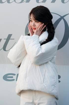 K-pop Star Jang Won-young Poses at Brand Event in Seoul K-pop girl group IVE member Jang Won-young poses during a clothing company event in Seoul, South Korea on November 16, 2025. Seoul South Korea  Copyright: xMatrixxImages JungxUi-Chelx