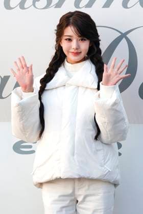 K-pop Star Jang Won-young Poses at Brand Event in Seoul K-pop girl group IVE member Jang Won-young poses during a clothing company event in Seoul, South Korea on November 16, 2025. Seoul South Korea  Copyright: xMatrixxImages JungxUi-Chelx