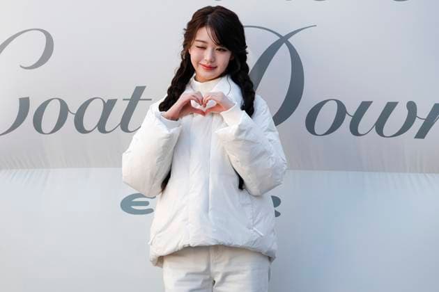 K-pop Star Jang Won-young Poses at Brand Event in Seoul K-pop girl group IVE member Jang Won-young poses during a clothing company event in Seoul, South Korea on November 16, 2025. Seoul South Korea  Copyright: xMatrixxImages JungxUi-Chelx