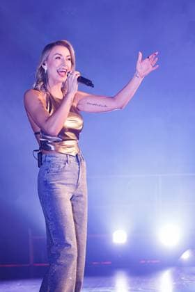15 11 2025 Düsseldorf pop singer Anna Carina Woitschack at her solo concert Abenteuerlust in the Düsseldorf Schlager Café in the old town Düsseldorf Schlager Café North Rhine-Westphalia Germany