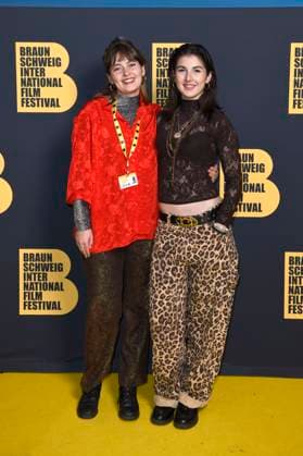 Sorina Gajewski and Bella Lochmann at the award ceremony of the 39 Braunschweig International Film Festival at the Staatstheater Braunschweig, 15 11 2025 Foto:xC.xNiehausx xFuturexImagex biff_5104