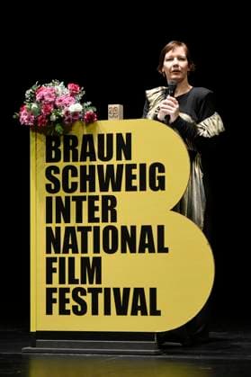 Sandra Hüller with the main prize Die Europa at the award ceremony of the 39 Braunschweig International Film Festival at the Staatstheater Braunschweig, 15 11 2025 Foto:xC.xNiehausx xFuturexImagex biff_5112