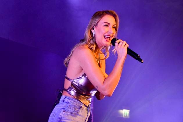 abb Anna Carina Woitschack Mross Die Saengerin presents songs from her new CD Abenteuerlust on stage at Schlager Cafe on 15 11 2025 in Duesseldorf NRW Germany