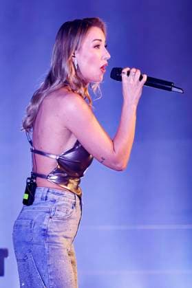 Anna Carina Woitschack live at a concert of the Abenteuerlust Tour at Schlager Cafe Düsseldorf, 15 11 2025 Foto:xO.xLangelx xFuturexImagex woitschack_5102