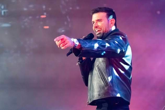 Special guest Jay Khan live at a concert of Anna Carina Woitschacks Abenteuerlust Tour at Schlager Cafe Düsseldorf, 15 11 2025 Foto:xO.xLangelx xFuturexImagex woitschack_5125