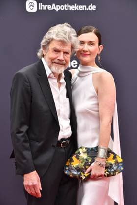 Reinhold Messner mit Ehefrau Diane Schumacher 77. Bambi-Verleihung 2025 Ehrung, Auszeichnung, Preis Bavaria Filmstudios München 11. November 2025 *** Reinhold Messner with wife Diane Schumacher 77 Bambi Award Ceremony 2025 Honor, award, prize Bavaria Filmstudios Munich 11 November 2025