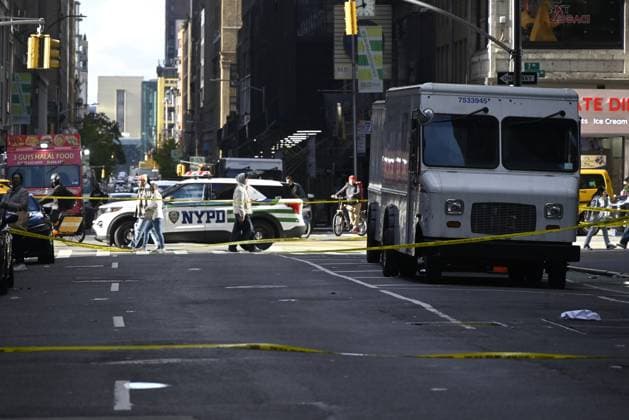 New York Jets NFL cornerback Kris Boyd shot in New York City MANHATTAN, NEW YORK, UNITED STATES - NOVEMBER 16 - NYPD officers maintain a security cordon after New York Jets NFL cornerback Kris Boyd was shot and critically hurt outside a restaurant in Midtown, Manhattan, New York, United States on November 16, 2025. Kyle Mazza Anadolu New York United States. Editorial use only. Please get in touch for any other usage.  Copyright: x2025xAnadoluxKylexMazzax