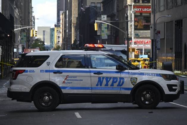 New York Jets NFL cornerback Kris Boyd shot in New York City MANHATTAN, NEW YORK, UNITED STATES - NOVEMBER 16 - NYPD officers maintain a security cordon after New York Jets NFL cornerback Kris Boyd was shot and critically hurt outside a restaurant in Midtown, Manhattan, New York, United States on November 16, 2025. Kyle Mazza Anadolu New York United States. Editorial use only. Please get in touch for any other usage.  Copyright: x2025xAnadoluxKylexMazzax