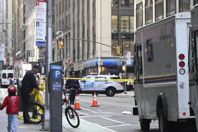 New York Jets NFL cornerback Kris Boyd shot in New York City MANHATTAN, NEW YORK, UNITED STATES - NOVEMBER 16 - NYPD officers maintain a security cordon after New York Jets NFL cornerback Kris Boyd was shot and critically hurt outside a restaurant in Midtown, Manhattan, New York, United States on November 16, 2025. Kyle Mazza Anadolu New York United States. Editorial use only. Please get in touch for any other usage.  Copyright: x2025xAnadoluxKylexMazzax