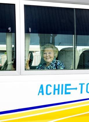 Bonaire, The Netherlands, 2025-11-16 19:59:07 BONAIRE, November 16, 2025, Airport: Princess Beatrix arrives at Bonaire Airport. The visit focuses on the work of the Dutch Caribbean Nature Alliance (DCNA) and social initiatives on the islands. The Princess is the patron of DCNA. PHOTO: NLBeeld Albert Nieboer Credit: NL Beeld Patrick van Emst  Copyright: xx x