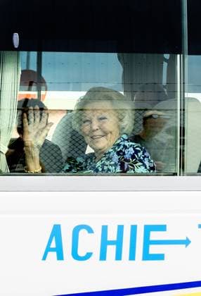 Bonaire, The Netherlands, 2025-11-16 19:59:07 BONAIRE, November 16, 2025, Airport: Princess Beatrix arrives at Bonaire Airport. The visit focuses on the work of the Dutch Caribbean Nature Alliance (DCNA) and social initiatives on the islands. The Princess is the patron of DCNA. PHOTO: NLBeeld Albert Nieboer Credit: NL Beeld Patrick van Emst  Copyright: xx x