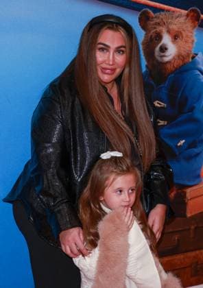Celebrities At The Paddington Bear Festive Experience VIP Day In London - 16 Nov 2025 Lauren Goodger seen attending The Paddington Bear Festive Experience VIP Day at County Hall in London. London United Kingdom Copyright: xBrettxCovex xSOPAxImagesx Lauren BDC_6306