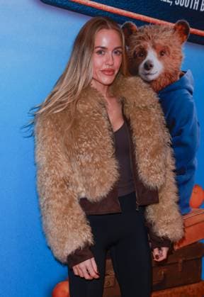 Celebrities At The Paddington Bear Festive Experience VIP Day In London - 16 Nov 2025 Lottie Tomlinson seen attending The Paddington Bear Festive Experience VIP Day at County Hall in London. London United Kingdom Copyright: xBrettxCovex xSOPAxImagesx Lottie BDC_6440