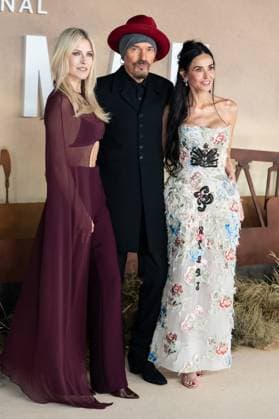 Landman Season Two UK Premiere in London - 16 Nov 2025 Ali Larter, Billy Bob Thornton and Demi Moore (R) attend the Landman Season Two UK Premiere at Cineworld Leicester Square. London United Kingdom Copyright: xLounisxTiarx xSOPAxImagesx _DSC2484