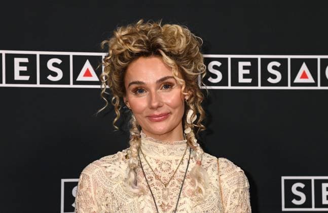 2025 SESAC Nashville Music Awards Clare Bowen arriving at the 2025 SESAC Nashville Music Awards held at the Country Music Hall of Fame and Museum on November 16, 2025 in Nashville, TN Nashville Country Music Hall of Fame and Museum Tennessee USA Copyright: xTammiexArroyox xAFF-USA.comx
