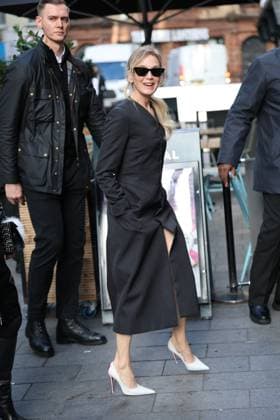 . 17 11 2025. London, United Kingdom. Actress Renee Zellweger arriving at the unveiling of a statue of Bridget Jones in Leicester Square in London.  xStephenxLockx xi-Imagesx IIM-26383-0001