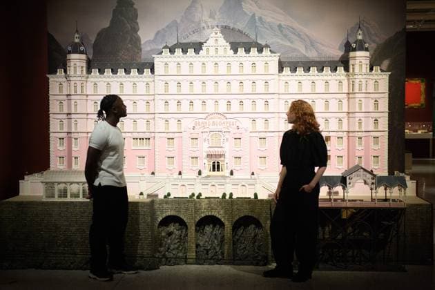 Wes Anderson: The Archives Press Preview at Design Museum, London, UK A staff member views A Model of the Grand Budapest Hotel facade built at a 1:18 scale by Atelier Simon Weisse in Berlin (2013) at a photocall for The Design Museum s Wes Anderson: The Archives Exhibition at The Design Museum in London, England, UK on Monday 17 November 2025. The exhibition runs from 21 November 2025 - 26 July 2026., Credit:Justin Ng Avalon UK, England, London, Design Museum  Copyright: xJustinxNgx xAvalonx 1052941798