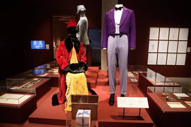 Wes Anderson: The Archives Press Preview at Design Museum, London, UK A staff member views Costumes from The Grand Budapest Hotel including a Monsieur Gustave Concierge Uniform worn by Ralph Fiennes, Agatha Costume worn by Saoirse Ronan at a photocall for The Design Museum s Wes Anderson: The Archives Exhibition at The Design Museum in London, England, UK on Monday 17 November 2025. The exhibition runs from 21 November 2025 - 26 July 2026., Credit:Justin Ng Avalon UK, England, London, Design Museum  Copyright: xJustinxNgx xAvalonx 1052941859