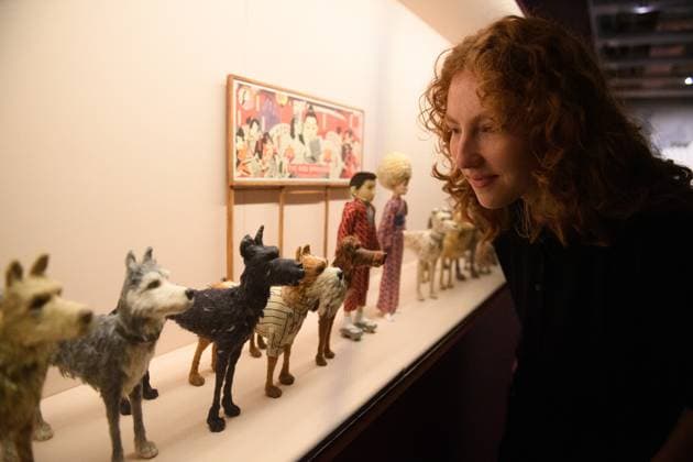 Wes Anderson: The Archives Press Preview at Design Museum, London, UK A staff member views Puppets from Isle of Dogs by Arch Model Studio (2016-2017) at a photocall for The Design Museum s Wes Anderson: The Archives Exhibition at The Design Museum in London, England, UK on Monday 17 November 2025. The exhibition runs from 21 November 2025 - 26 July 2026., Credit:Justin Ng Avalon UK, England, London, Design Museum  Copyright: xJustinxNgx xAvalonx 1052941867