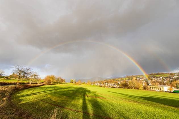 Rainbow over the Siebengebirge after a hail front 17 11 2025 View from Wachtberg Niederbachem of a rainbow over the Siebengebirge, clearly visible with the Drachenfels The colorful arch phenomenon was created after the passage of a hail front in changeable autumn weather Wachtberg Niederbachem North Rhine-Westphalia Germany Copyright: xBonn.digitalx