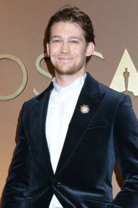 November 16, 2025, Los Angeles, Ca, USA: LOS ANGELES - NOV 16: Joe Alwyn at the 2025 Governors Awards at the Ray Dolby Ballroom on November 16, 2025 in Los Angeles, CA Los Angeles USA - ZUMAnc22 20251116_zaa_nc22_276 Copyright: xKathyxHutchinsx
