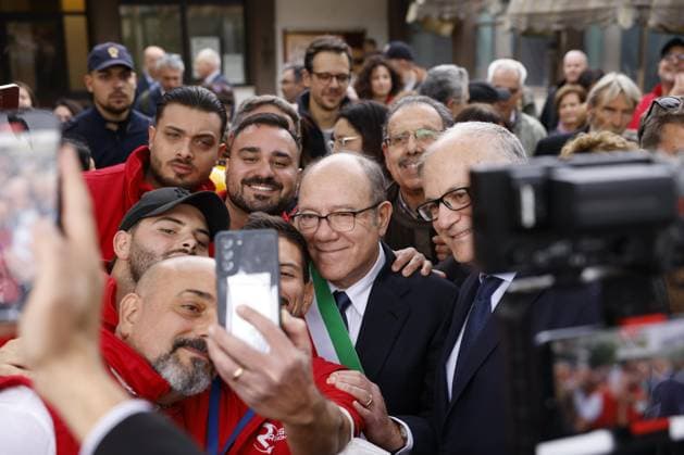 November 17, 2025, Rome, Rome, Italy: Carlo Verdone, Mayor for a Day. Pictured is Carlo Verdone and Rome s Mayor Roberto Gaultieri, inspecting the local sewer network construction site on Via Pettenasco, in the Tragliatella area. Rome, Italy 17 November 2025 Rome Italy  - ZUMAa289 20251117_zia_a289_020 Copyright: xUfficioxStampax