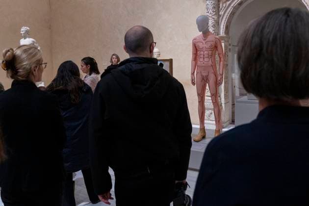 People attend the Costume Institute s spring 2026 exhibition in New York, United States, 17 November 2026. The 2026 MET Gala will explore fashion as art and the relationship between clothing and the body. !ACHTUNG: NUR REDAKTIONELLE NUTZUNG!  Copyright: xAngelxColmenaresx AME9984 20251117-55018564943_1