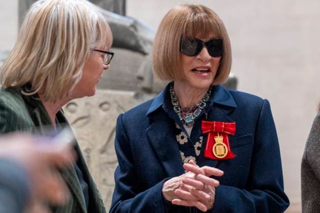Vogue s Global Editorial Director Anna Wintour (R) speaks at the presentation of the Costume Institute s Spring 2026 exhibition in New York, United States, 17 November 2025. The 2026 MET Gala will explore fashion as art and the relationship between clothing and the body. !ACHTUNG: NUR REDAKTIONELLE NUTZUNG!  Copyright: xAngelxColmenaresx AME9977 20251117-55018564951_1