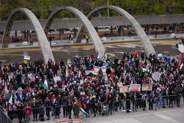 Toronto City Hall raises Palestinian flag TORONTO, CANADA - NOVEMBER 17 : People attend the City of Toronto s Palestinian flag raising ceremony commemorating the 37th anniversary of the Palestinian Declaration of Independence at Nathan Philips Square on November 17, 2025 in Toronto, Ontario, Canada. Mert Alper Dervis Anadolu Ontario Canada. Editorial use only. Please get in touch for any other usage.  Copyright: x2025xAnadoluxMertxAlperxDervisx