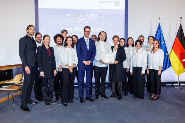 17 11 2025 Düsseldorf This years Art Prize of the State of North Rhine-Westphalia is awarded to the author Ralf Rothmann NRW Minister President Hendrik Wüst and Minister of Culture Ina Brandes present the prize t