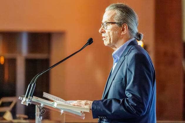 17 11 2025 Düsseldorf This years Art Prize of the State of North Rhine-Westphalia will be awarded to the author Ralf Rothmann NRW Minister President Hendrik Wüst and Minister of Culture Ina Brandes present the prize to the author, who grew up in