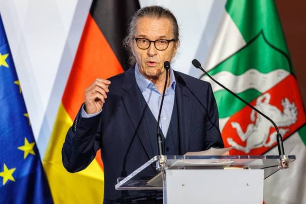 17 11 2025 Düsseldorf This years Art Prize of the State of North Rhine-Westphalia will be awarded to the author Ralf Rothmann NRW Minister President Hendrik Wüst and Minister of Culture Ina Brandes present the prize to the author, who grew up in