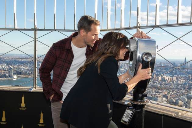 November 17, 2025, New York, New York, USA: SHAWN JOHNSON EAST and ANDREW EAST visit The Empire State Building ahead of the season finale of Fox s Special Forces: World Toughest Test in New York. 17 November 2025 New York USA - ZUMAa265 20251117_zep_a265_009 Copyright: xEricxAcquayex