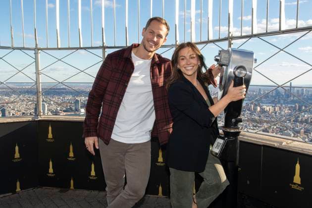 November 17, 2025, New York, New York, USA: SHAWN JOHNSON EAST and ANDREW EAST visit The Empire State Building ahead of the season finale of Fox s Special Forces: World Toughest Test in New York. 17 November 2025 New York USA - ZUMAa265 20251117_zep_a265_013 Copyright: xEricxAcquayex