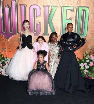 Wicked: For Good New York Premiere Ariana Grande, Scarlett Spears, Cesily Collette Taylor, Karis Musongole and Cynthia Erivo attending the Wicked: For Good New York Premiere held at the David Geffen Hall on November 17, 2025 in New York City, NY New York City David Geffen Hall NY USA Copyright: xStevenxBergman AFF-USA.COMx