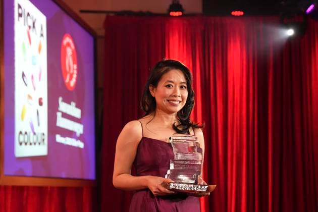 November 17, 2025, Toronto, On, CANADA: Souvankham Thammavongsa wins the Giller Prize for her novel Pick a Colour , in Toronto on Monday November 17, 2025. Toronto CANADA  - ZUMAc35_ 20251117_zaf_c35_187 Copyright: xChrisxYoungx