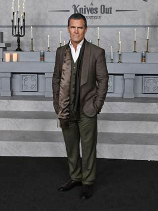 November 17, 2025, Los Angeles, California, USA: American actor JOSH BROLIN, 57, attends Los Angeles red carpet premiere of Wake Up Dead Man: A Knives Out Mystery Los Angeles USA - ZUMAb173 20251117_aap_b173_005 Copyright: xBillyxBennightx