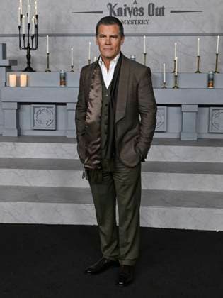 November 17, 2025, Los Angeles, California, USA: American actor JOSH BROLIN, 57, attends Los Angeles red carpet premiere of Wake Up Dead Man: A Knives Out Mystery Los Angeles USA - ZUMAb173 20251117_aap_b173_032 Copyright: xBillyxBennightx