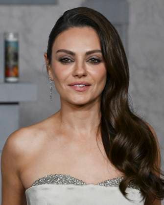 November 17, 2025, Los Angeles, California, USA: Ukrainian-born American actress and model MILA KUNIS, 42, attends Los Angeles red carpet premiere of Wake Up Dead Man: A Knives Out Mystery Los Angeles USA - ZUMAb173 20251117_aap_b173_034 Copyright: xBillyxBennightx