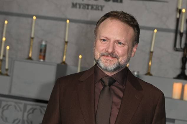˜Wake Up Dead Man: A Knives Out Mystery™ Premiere Rian Johnson arriving to Netflix™s Wake Up Dead Man: A Knives Out Mystery Los Angeles premiere held at the Academy Museum of Motion Pictures on November 17, 2025 in Los Angeles, Ca. Los Angeles Academy Museum of Motion Picture California USA Copyright: xLeexWatt AFF-USA.COMx
