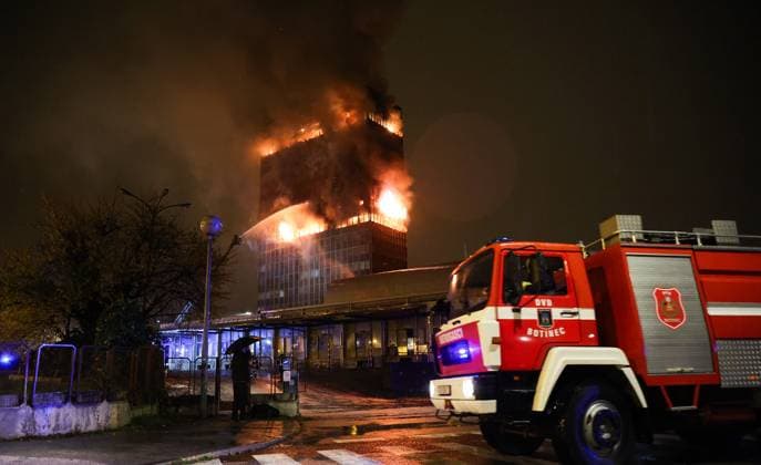 Zagreb: Fire in Vjesnik skyscraper Last night a fire broke out in the Vjesnik skyscraper on Slavonska Avenue in Zagreb, and as it spread vertically, it affected several floors and the roof, which is why a large number of firefighters were involved in extinguishing it. At the time of the fire, according to current information, there was no one in the building. The fire was extinguished by 93 firefighters with 30 vehicles. The cause of the fire is still unknown, in Zagreb, Croatia, on November 17 2025.  MatijaxHabljak PIXSELL