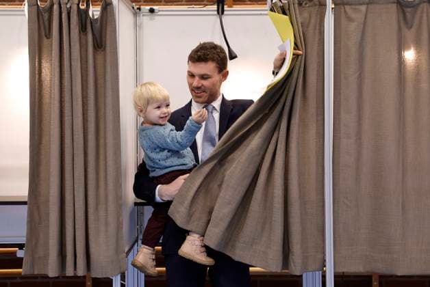 Denmark Elections Mayor of Aarhus Anders Winnerskjold leaves the cabin after casting his vote in AAbyhallen in Aarhus, Tuesday November 18, 2025. Municipal and regional elections will be held in Denmark on November 18th , Aarhus Denmark *** Denmark Elections Mayor of Aarhus Anders Winnerskjold leaves the cabin after casting his vote in AAbyhallen in Aarhus, Tuesday November 18, 2025 Municipal and regional elections will be held in Denmark on November 18th , Aarhus Denmark  Copyright: MikkelxBergxPedersenx spdk20251118-090239-L