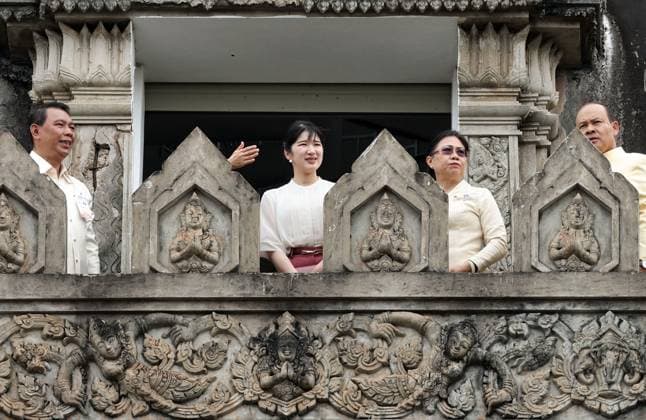 Japan Princess Aiko in Laos Japanese Princess Aiko visits the Patuxai war monument in Vientiane on Nov. 18, 2025, as she visits Laos on her first official overseas trip, marking the 70th anniversary of the establishment of diplomatic ties. (Pool photo)  A14AA0005043868P