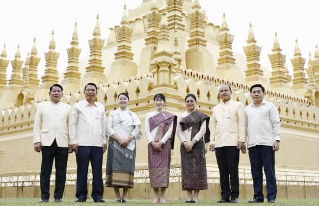 Japan Princess Aiko in Laos Japanese Princess Aiko (C), in Laotian native dress, poses for a photo in front of Pha That Luang, or the Great Stupa, in Vientiane on Nov. 18, 2025, as she visits Laos on her first official overseas trip, marking the 70th anniversary of the establishment of diplomatic ties. (Pool photo)  A14AA0005043897P